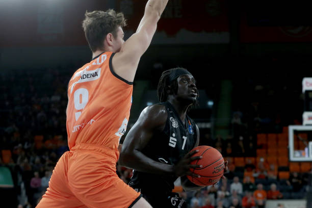 1个三分 1个三分