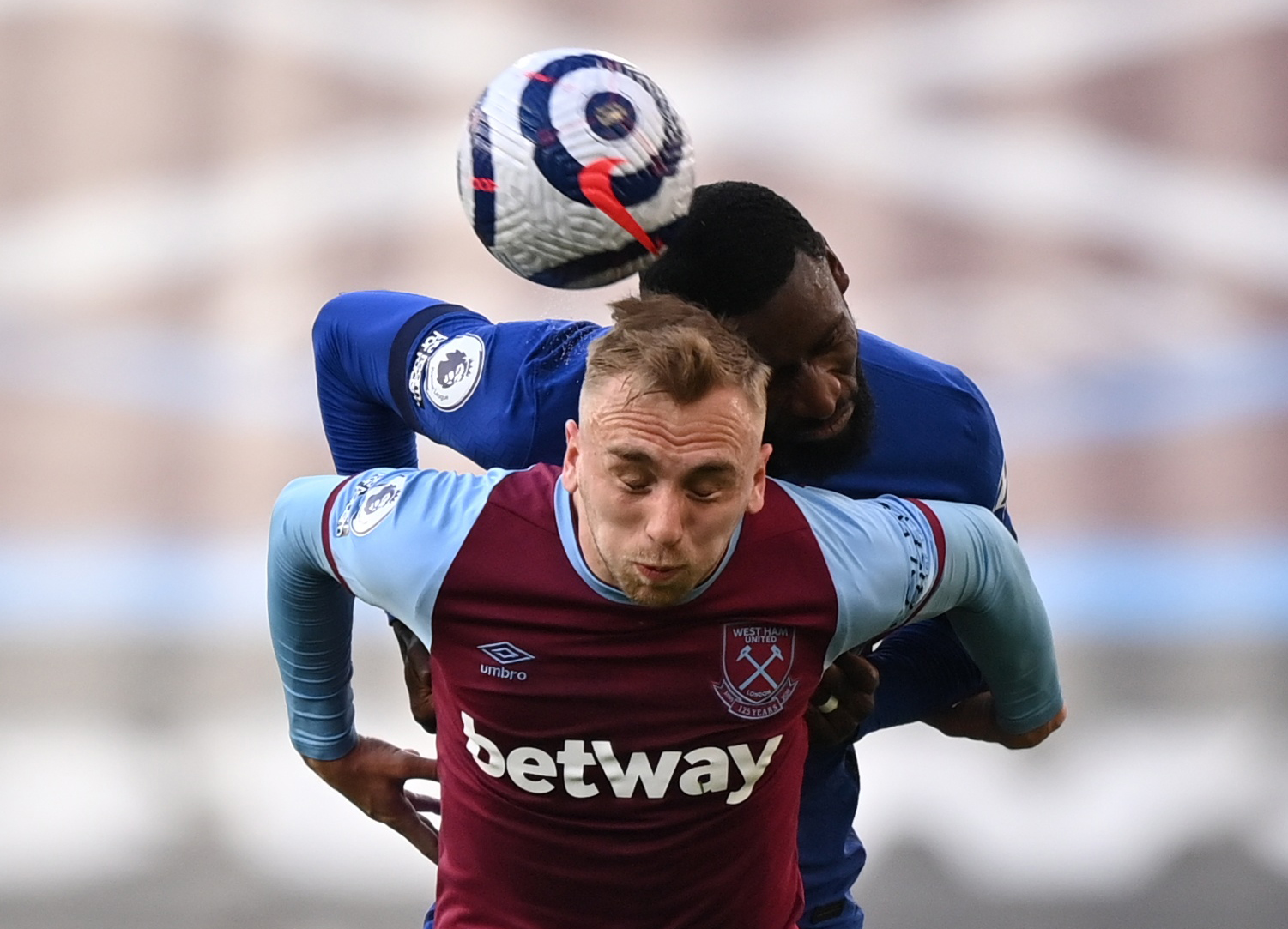 并且在关键 并且在关键